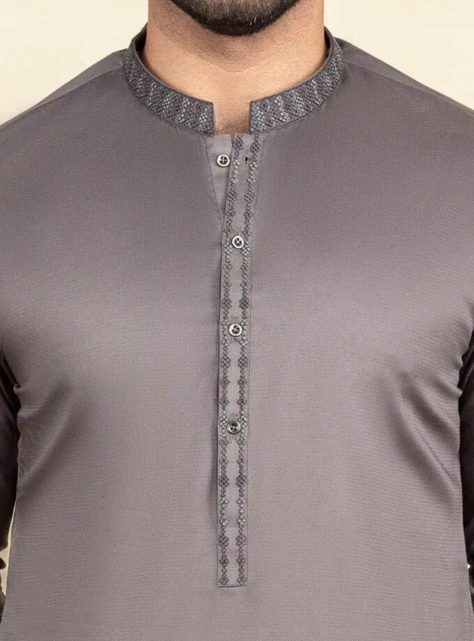 Junaid Jamshed Shalwaar Kameez Donkergrijs Fancy Collar maat S 4831
