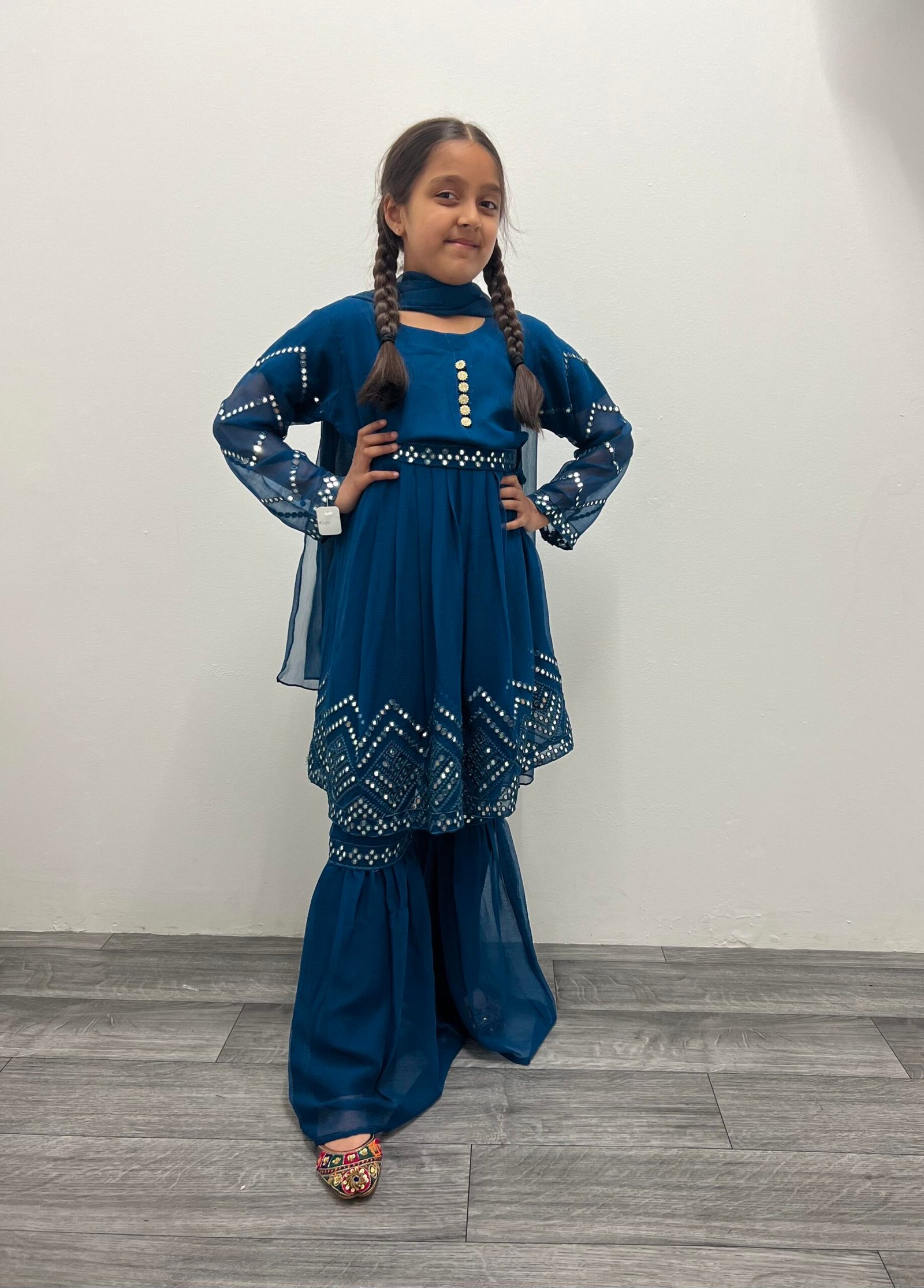Chiffon sharara met imitatiespiegels maat 140