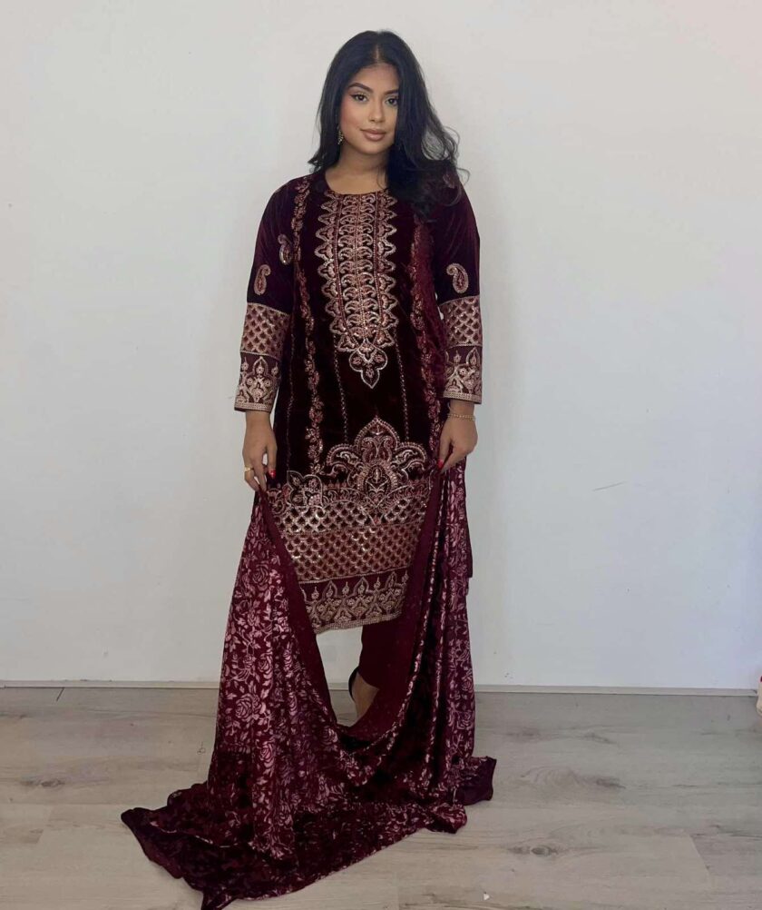 Velvet suit met velvet plachi shawl bordeauxbruin met goud - Afbeelding 2