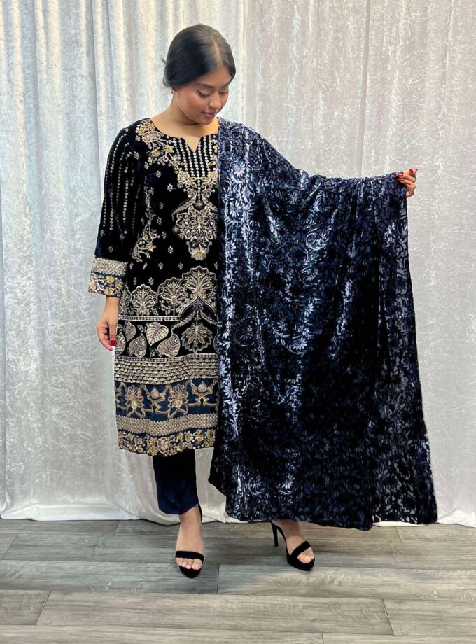 Velvet suit met velvet plachi shawl marineblauw