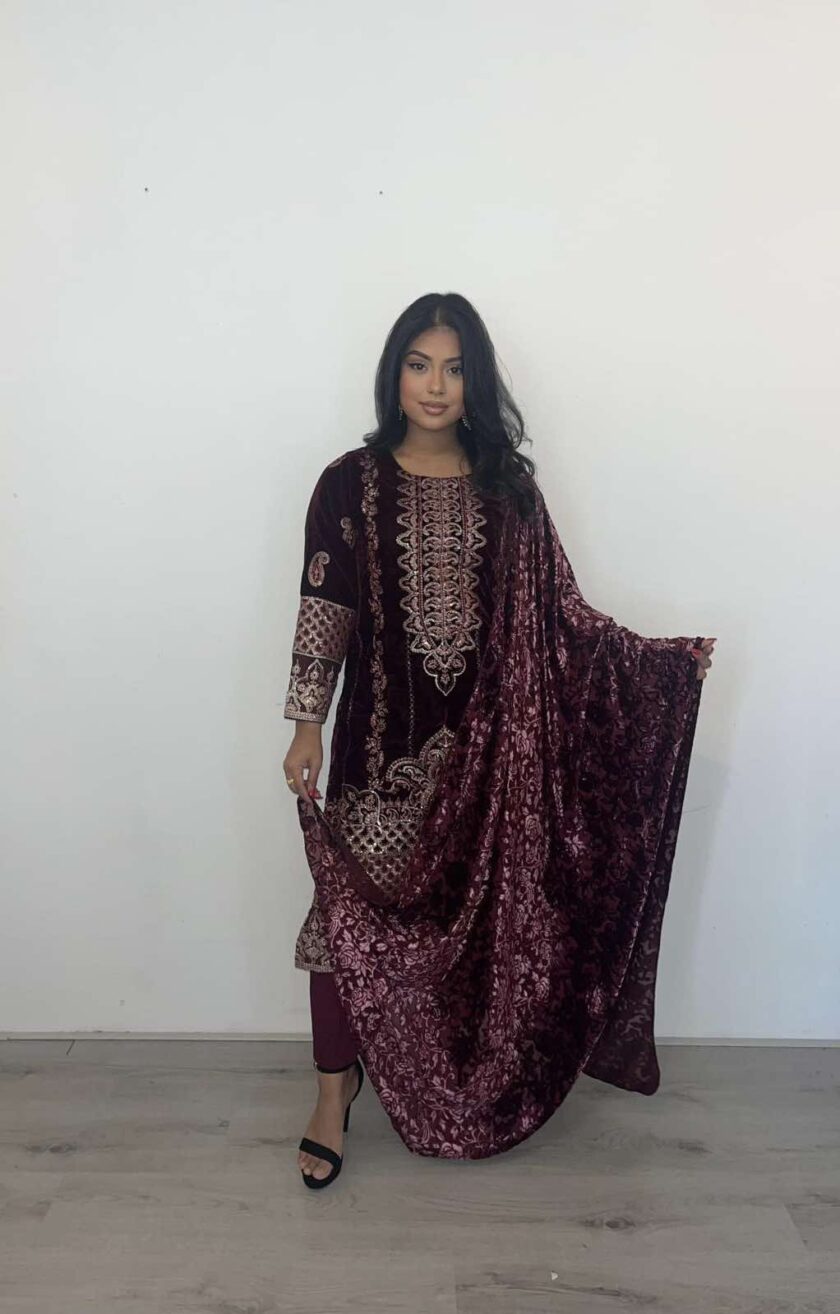Velvet suit met velvet plachi shawl bordeauxbruin met goud - Afbeelding 3