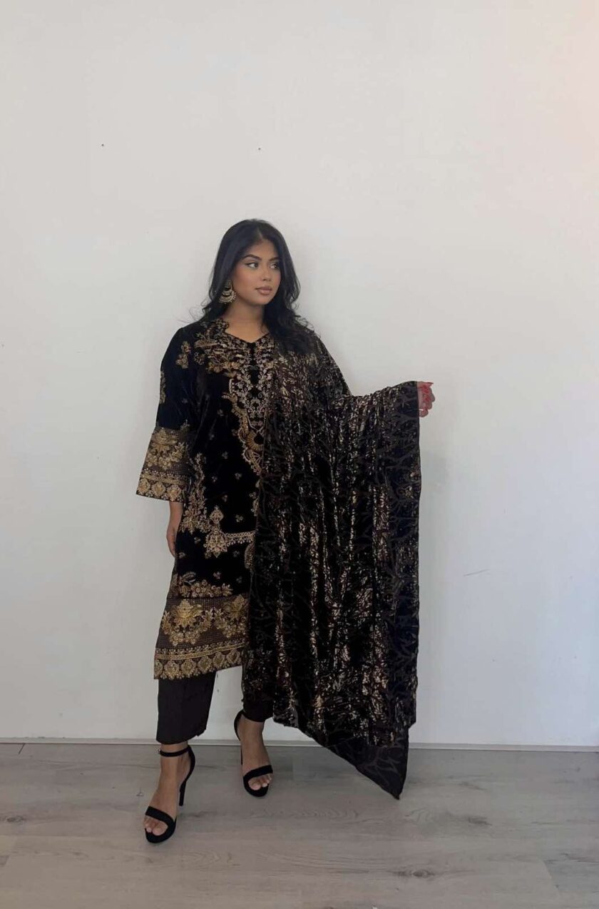 Velvet suit met velvet plachi shawl bruin met goud - Afbeelding 3