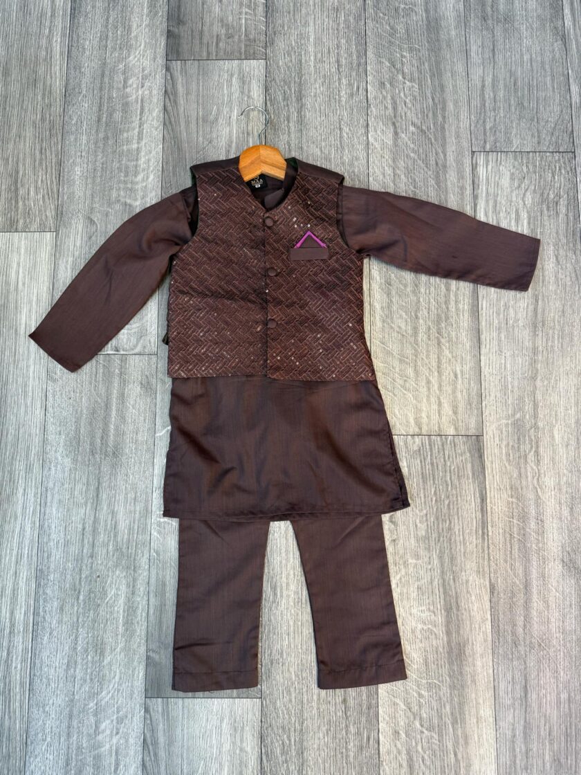 Shalwaar kameez met waistcoat artikelnummer 0548 maat 110/116 en 122