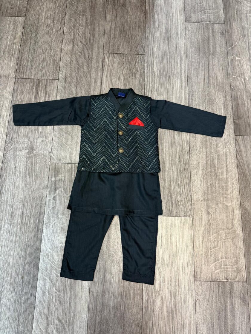 Katoenen shalwaar kameez met waistcoat artikelnummer 0527 maat 80/86 en 110