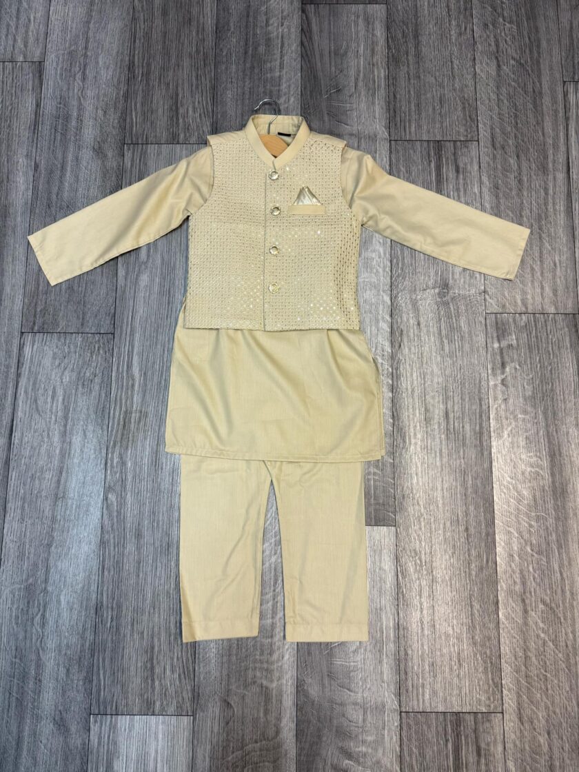 Katoenen shalwaar kameez met waistcoat artikelnummer 0559 maat 122 en 128