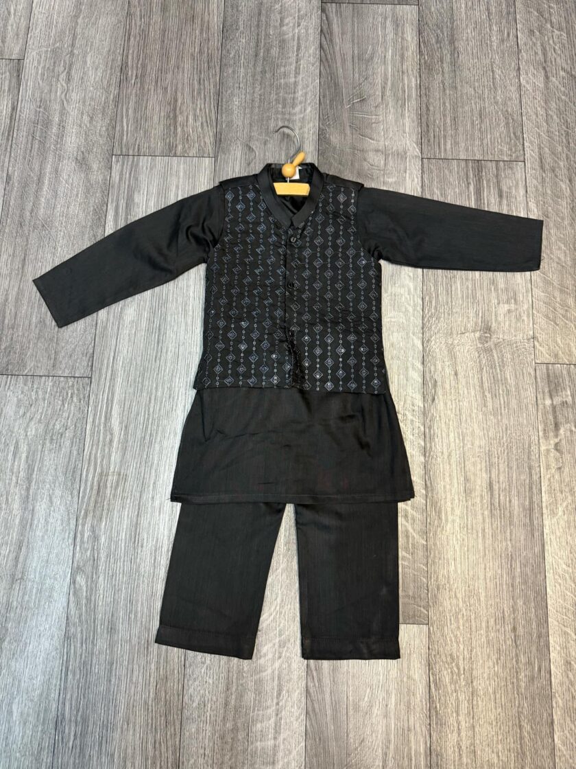 Katoenen shalwaar kameez met waistcoat artikelnummer 0557 maat 86 en 122