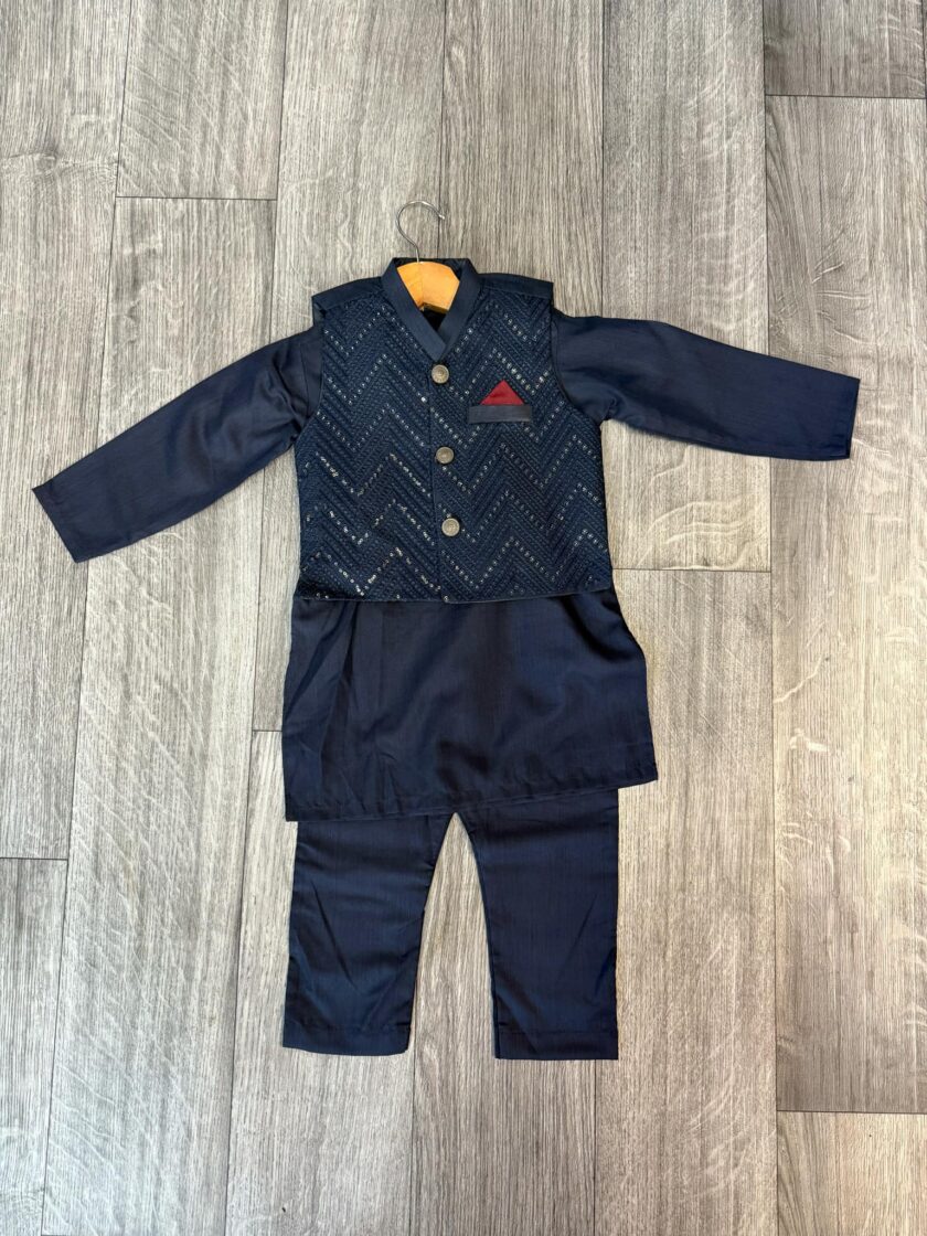 Katoenen shalwaar kameez met waistcoat artikelnummer 0537 maat 98/104 en 128
