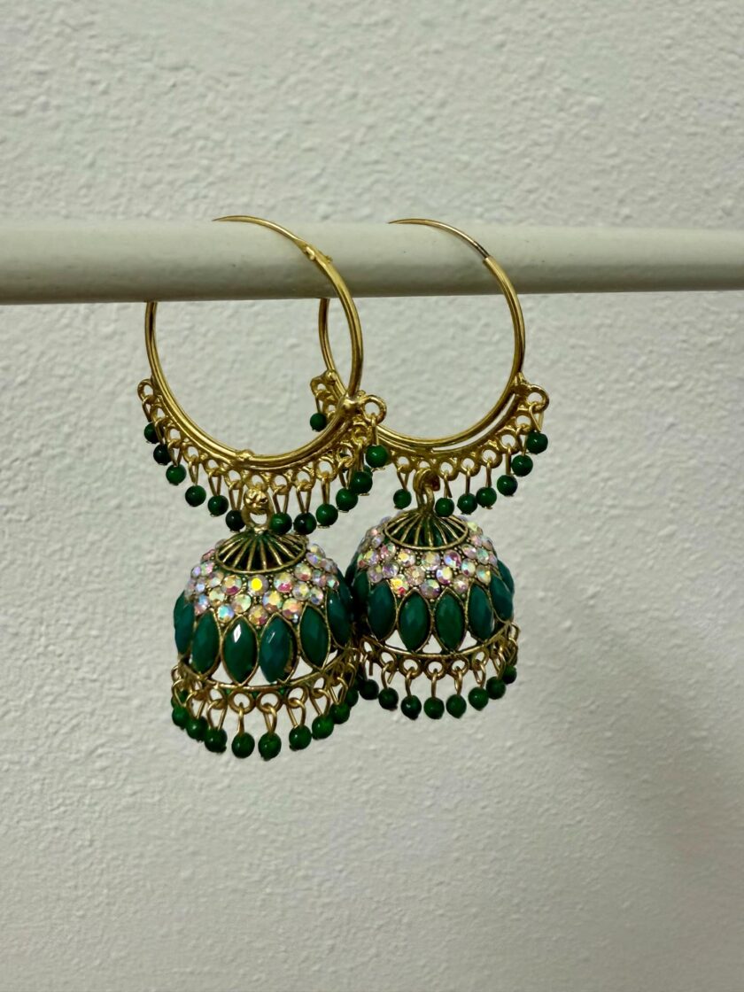 Oorbellen groen met goud 01643