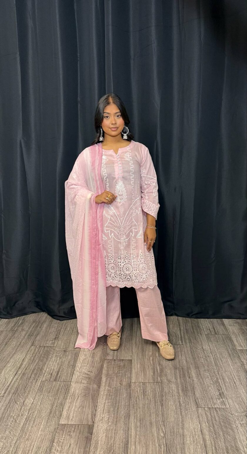Lawn suit roze met wit chickenkari border met chiffon dupatta - Afbeelding 4