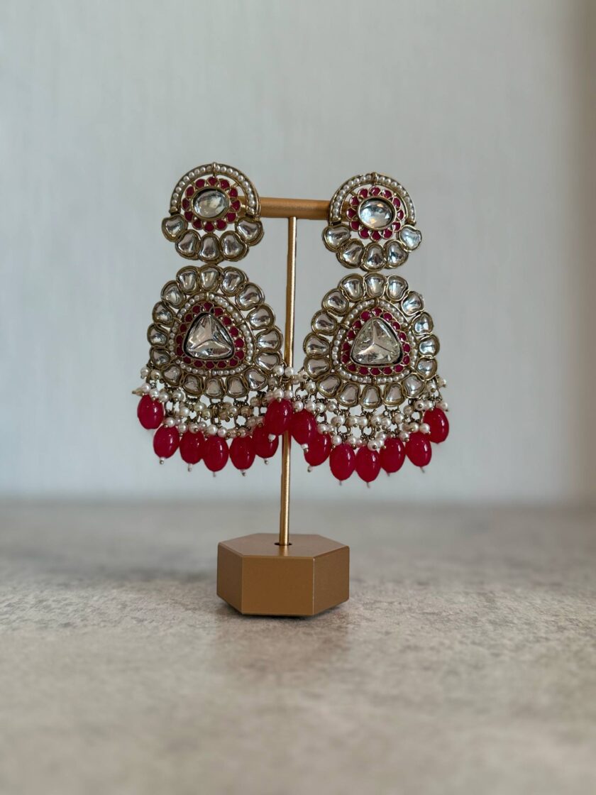 Oorbellen goud met fuchsia 01659