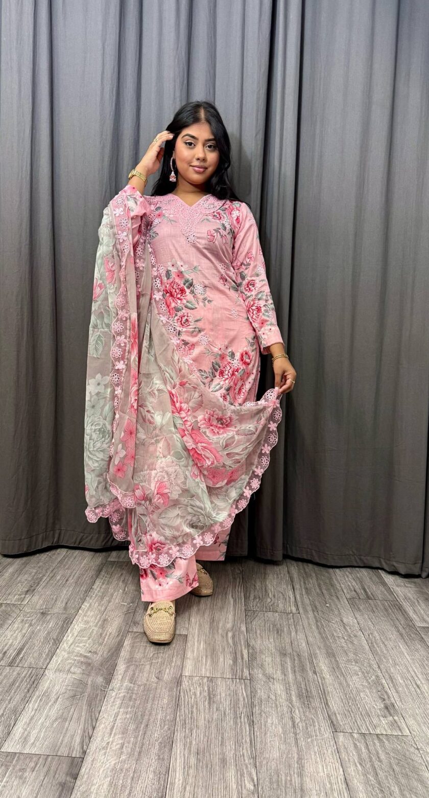 Lawn suit bloemen print met lace en chiffon dupatta - Afbeelding 2