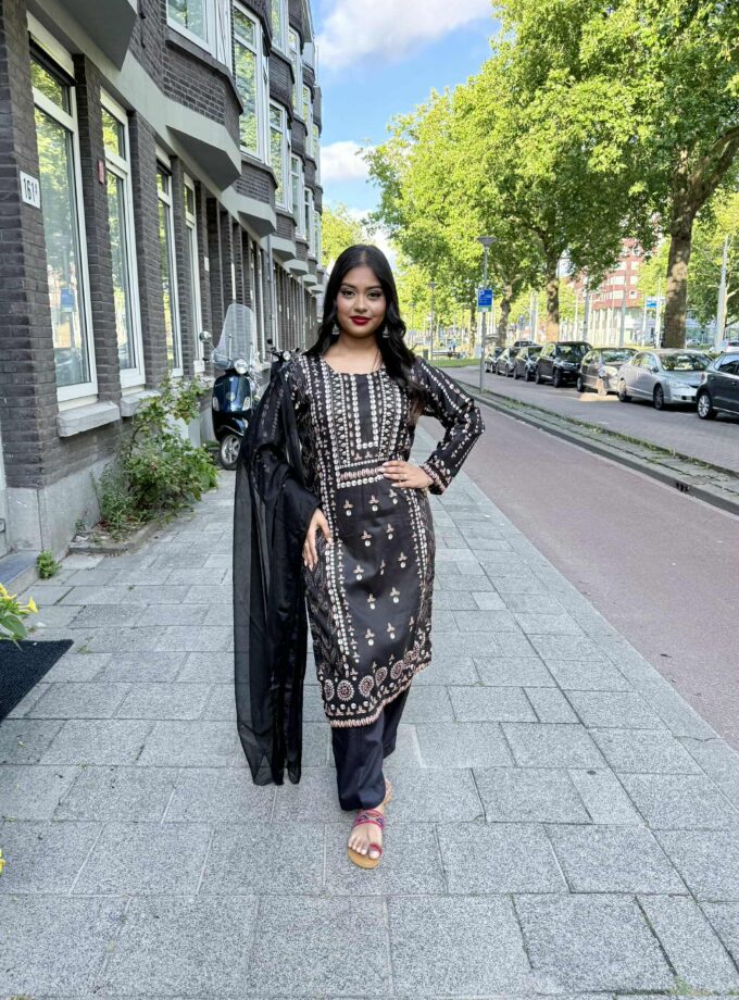 Lawn suit zwart met bruin chiffon dupatta