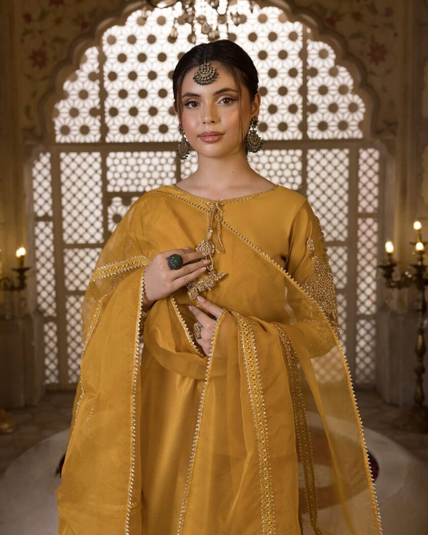 Shaposh mosterd embroidered suit - Afbeelding 4