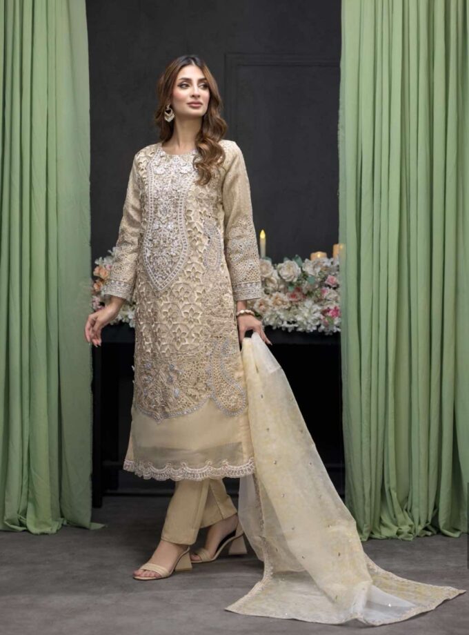 Zainab Fazlani organza suit crème