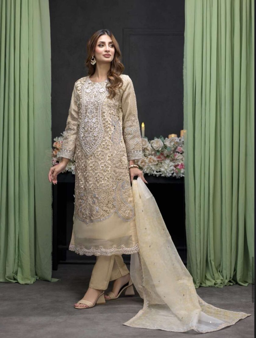 Zainab Fazlani organza suit crème