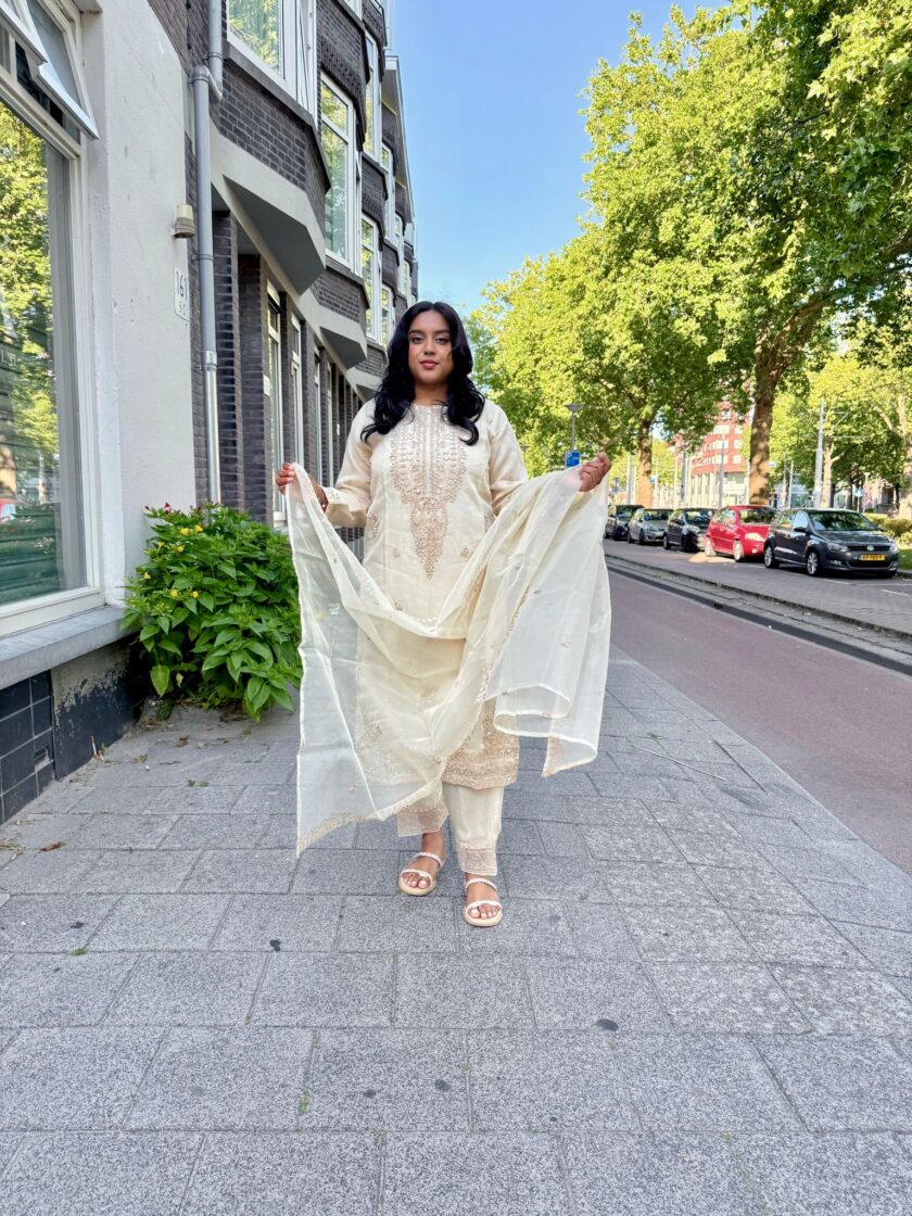 Agha Noor organza suit offwhite 01