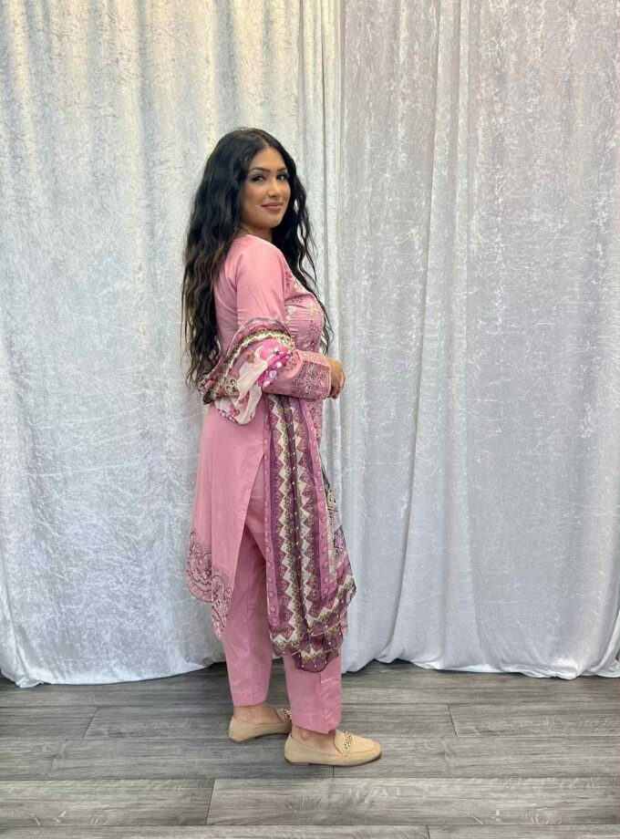 Lawn chickenkari suit met digital print dupatta