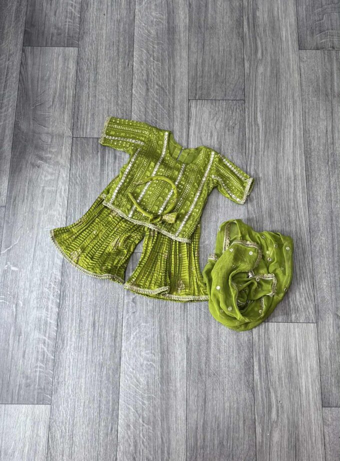 Plazzo suit voor baby groen