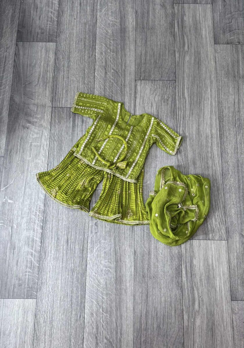 Plazzo suit voor baby groen