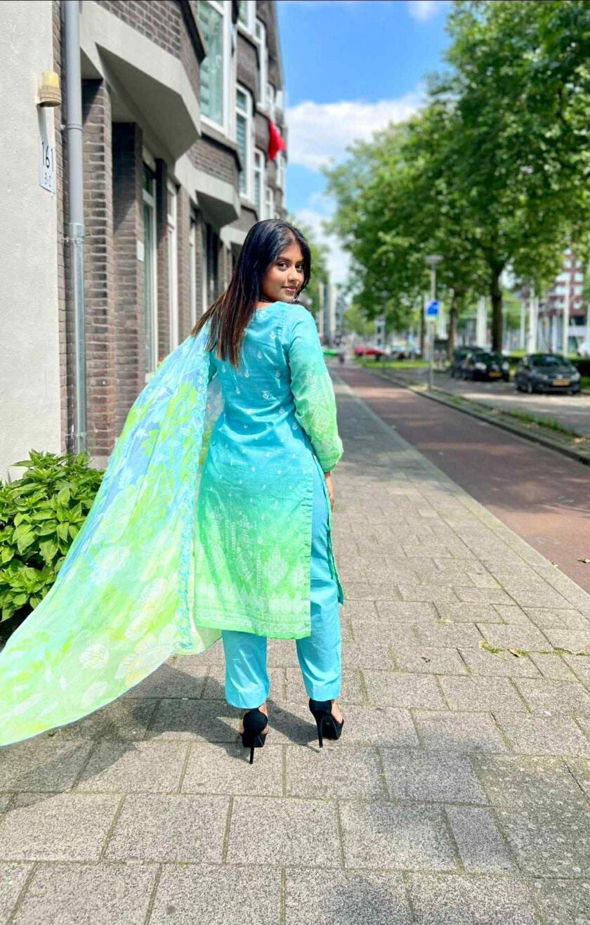 Lawn suit met chiffon dupatta - Afbeelding 2