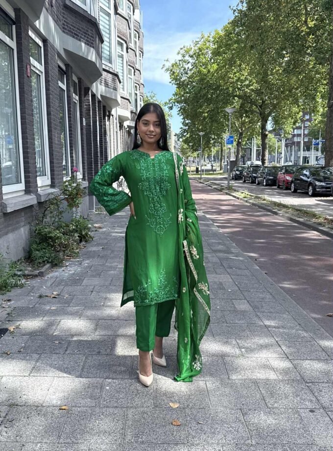 Chiffon suit draadbewerkt 02332