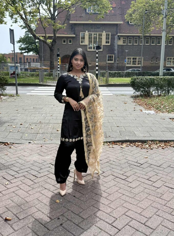 Silk patiala suit met net dupatta 02326