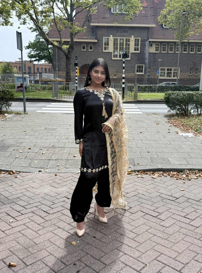 Silk patiala suit met net dupatta 02326