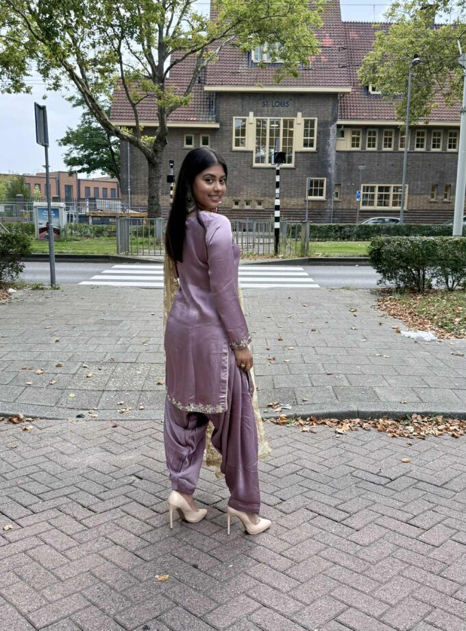 Silk patiala suit met net dupatta 02325