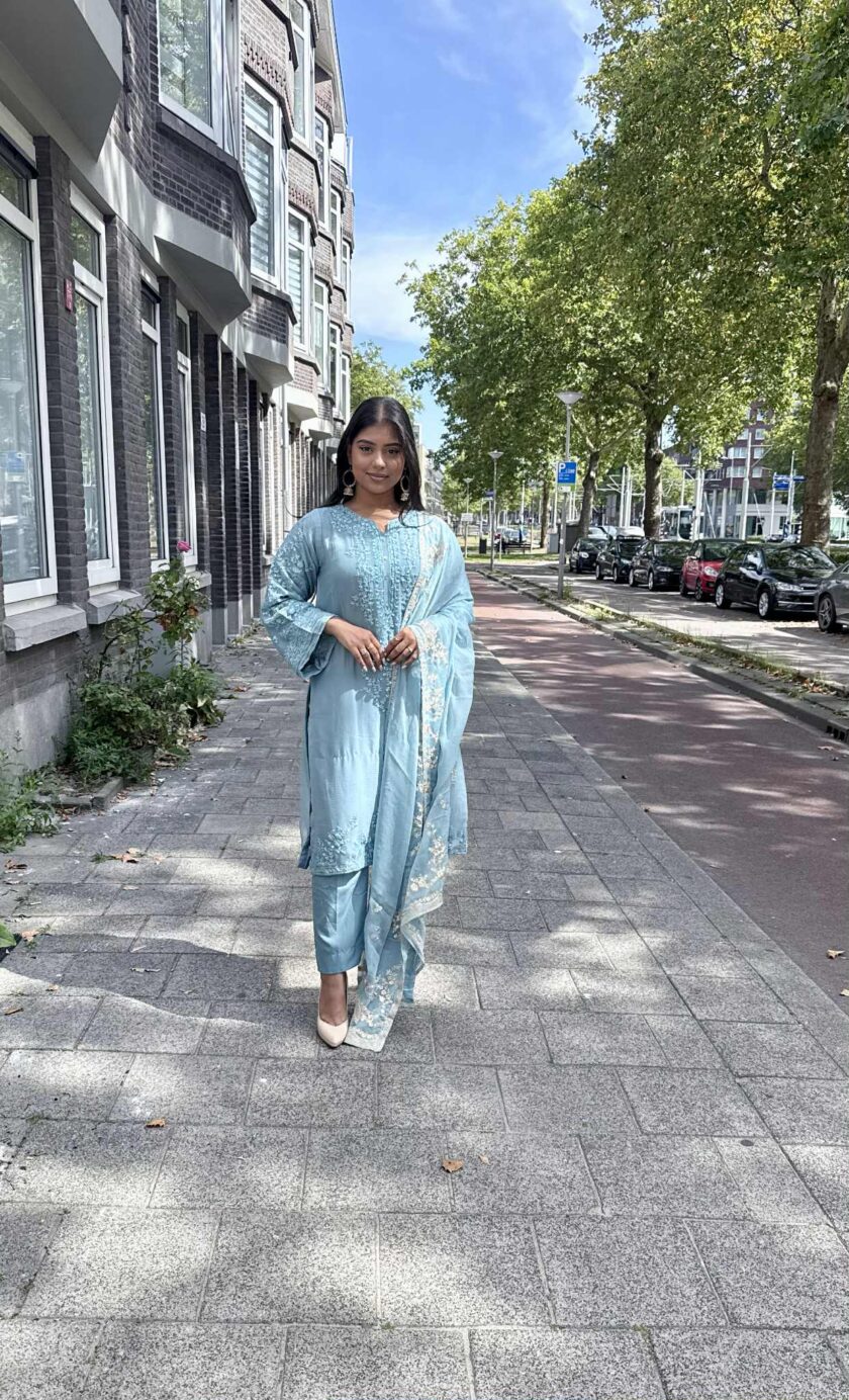 Chiffon suit draadbewerkt 02333