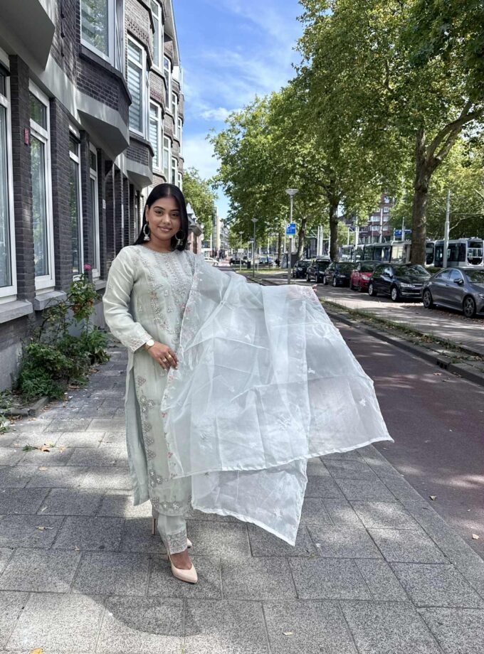 Chiffon suit draadbewerkt 02334