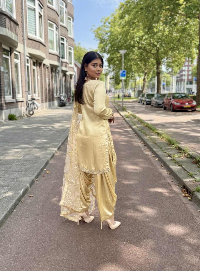 Silk patiala suit met net dupatta 02324