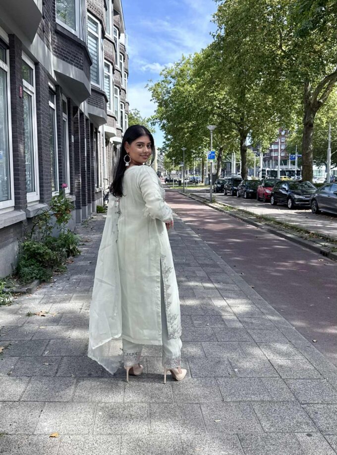 Chiffon suit draadbewerkt 02334