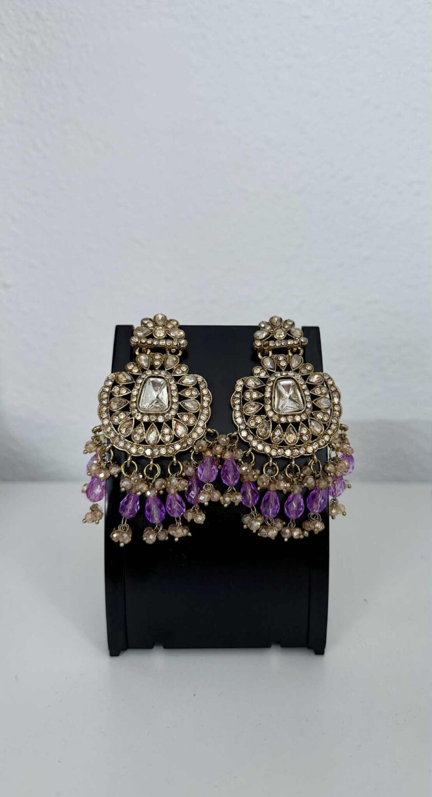 Oorbellen lila op goud 01663