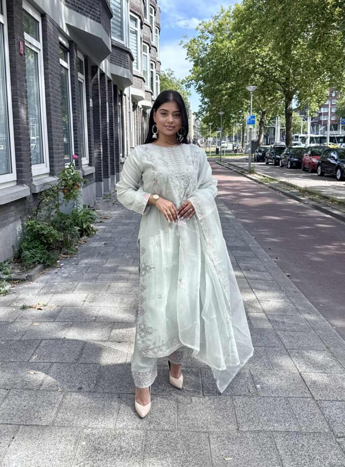 Chiffon suit draadbewerkt 02334