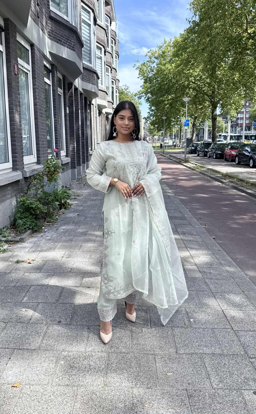 Chiffon suit draadbewerkt 02334