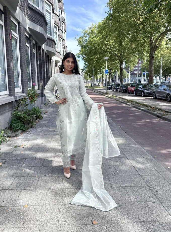 Chiffon suit draadbewerkt 02334