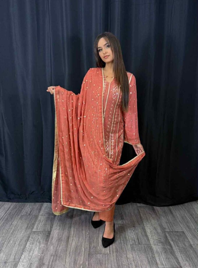 Oud roze chiffon suit met chiffon dupatta artikel 12182