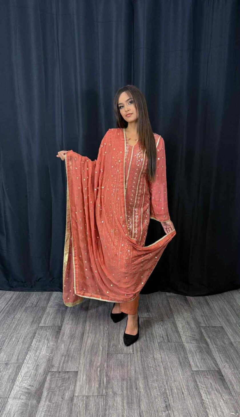 Oud roze chiffon suit met chiffon dupatta artikel 12182 - Afbeelding 3