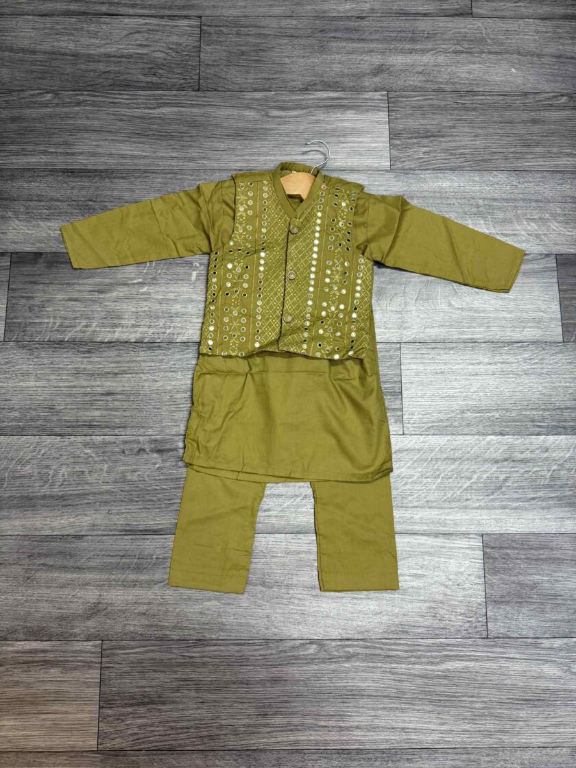 Katoenen shalwaar kameez met waistcoat artikel 12053 maat 116 en 122