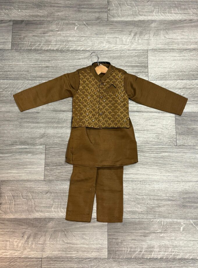 Raw silk kurta pyjama artikel 11989 maat 86/92 122 en 128