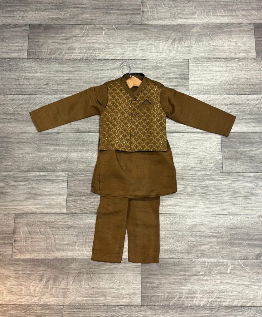 Raw silk kurta pyjama artikel 11989 maat 86/92 122 en 128