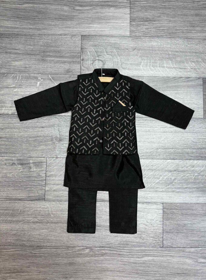 Raw silk shalwaar kameez met waistcoat artikel 70/82 en 122