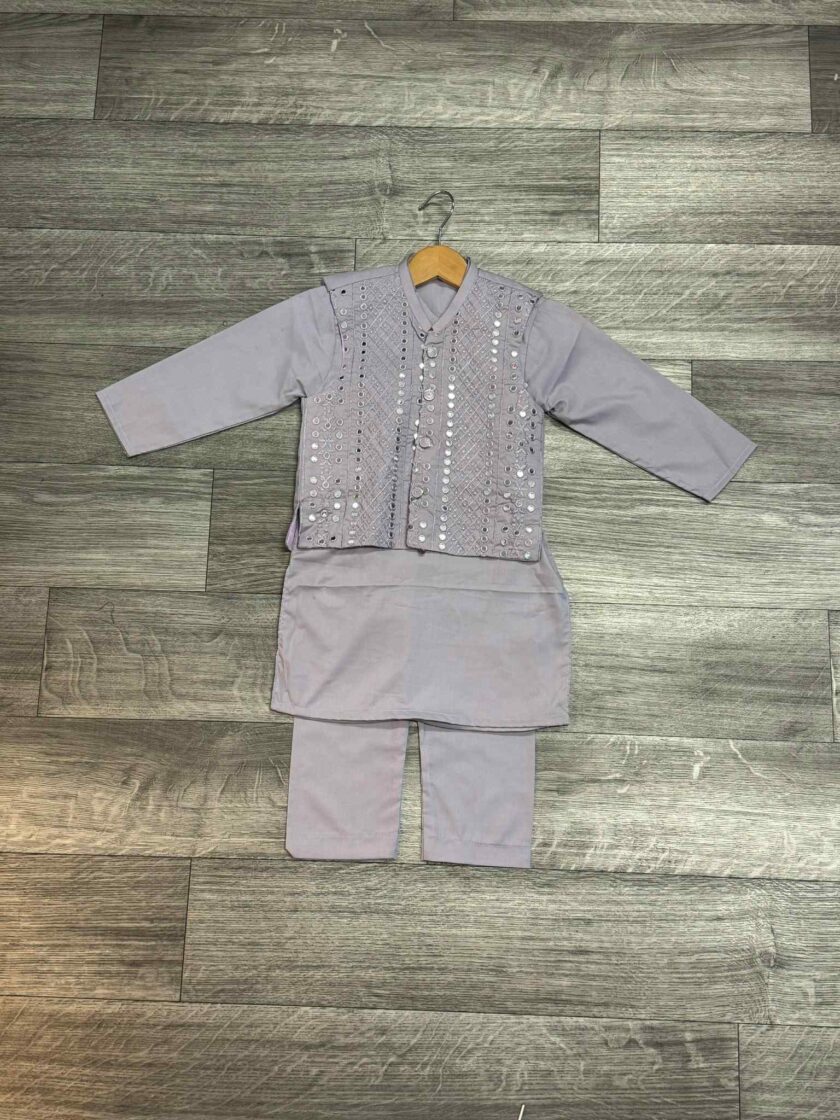 Katoenen shalwaar kameez met waistcoat artikel 11995 maat 98/104 116 en 128