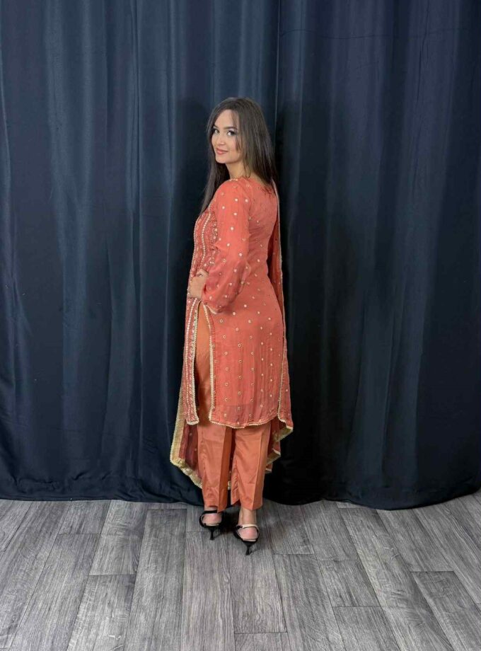 Oud roze chiffon suit met chiffon dupatta artikel 12182