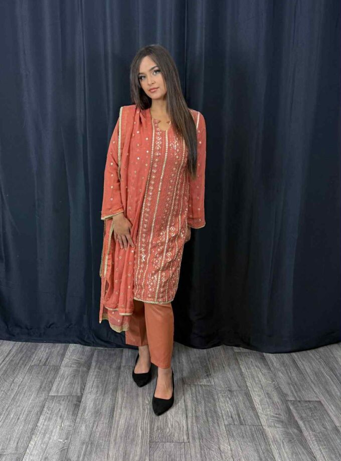 Oud roze chiffon suit met chiffon dupatta artikel 12182