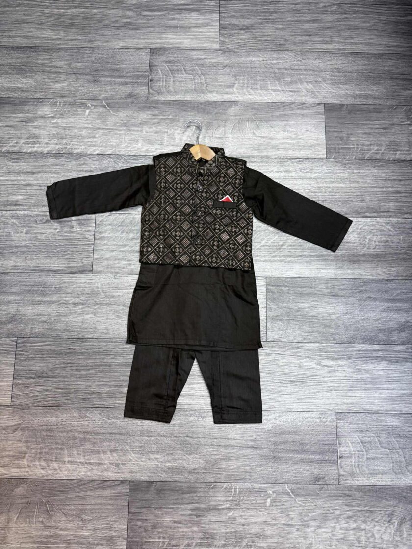 Katoenen shalwaar kameez met waistcoat artikel 12032 maat 86/92 en 128/134