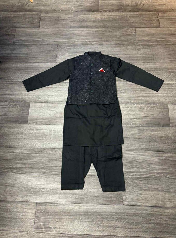 Katoenen shalwaar kameez met waistcoat artikel 12093 maat 116/122 en 122/128