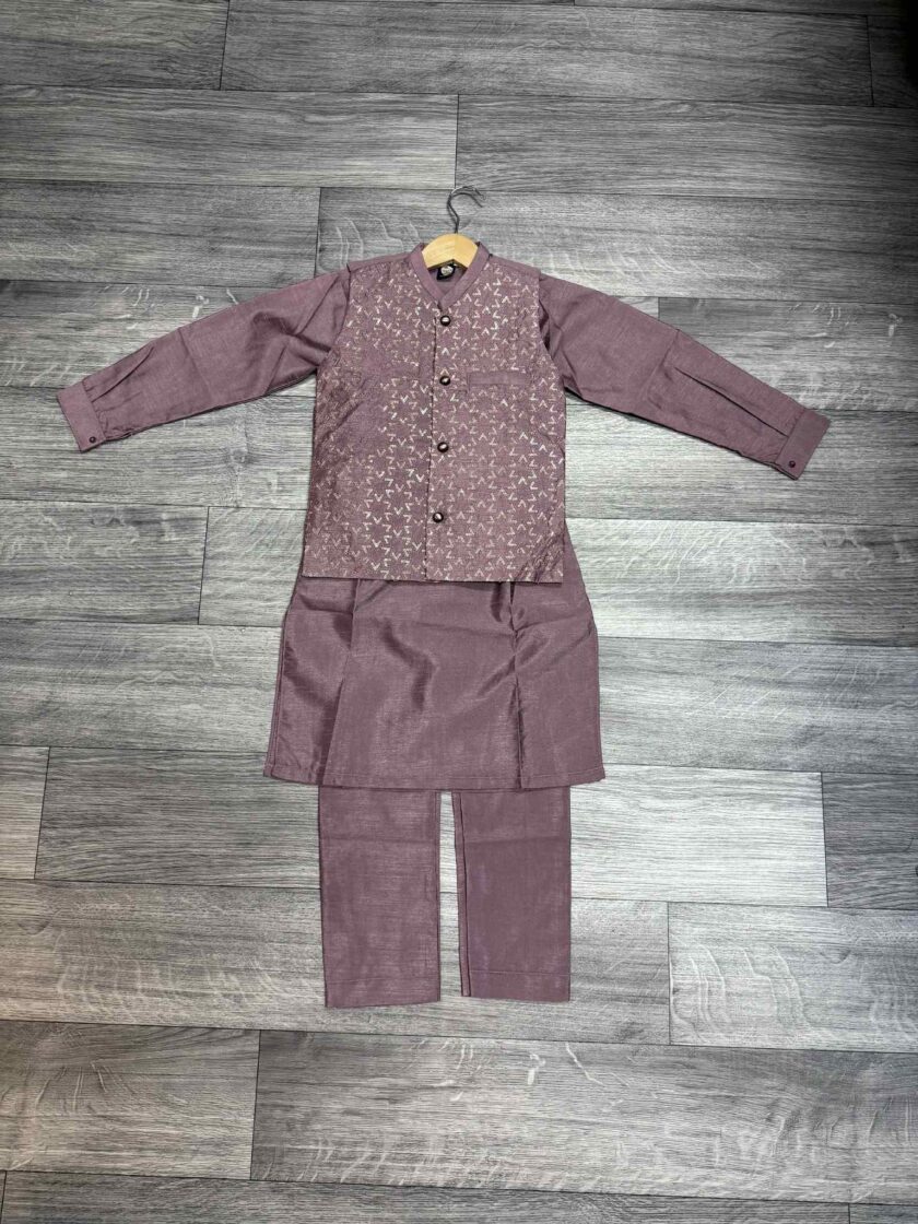 Raw silk shalwaar kameez met waistcoat artikel 12062 maat 128/134 134/140 en 140