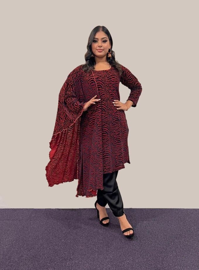 Velvet suit met plachi dupatta