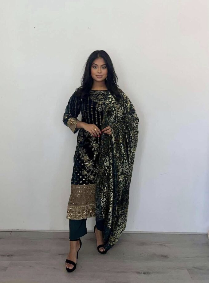 Velvet suit met plachi shawl groen